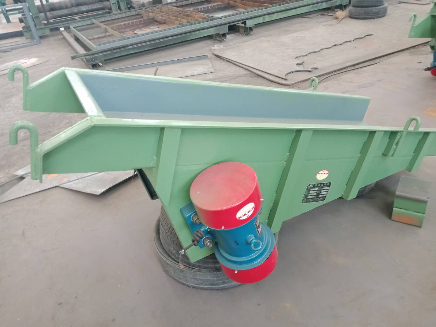 電機(jī)振動給料機(jī)主要特點(電磁振動給料機(jī))